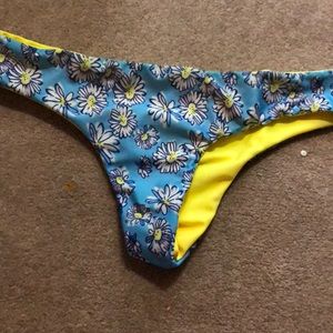 Small never worn bikini bottoms